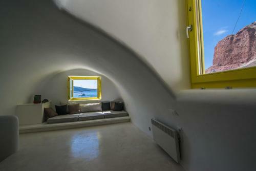 Fisherman's Nest In Ammoudi Bay/oia