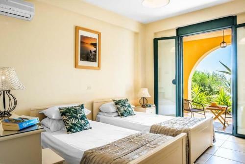 Apolysoi Villa Sleeps 8 Air Con Wifi