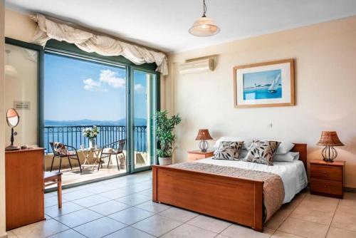 Apolysoi Villa Sleeps 8 Air Con Wifi