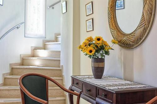 Nisaki Villa Sleeps 8 With Pool Air Con And Wifi