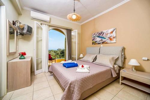 Nisaki Villa Sleeps 8 With Pool Air Con And Wifi
