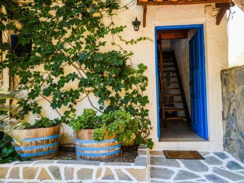 Tranquil Holiday Home In Palaiochora Near Seabeach