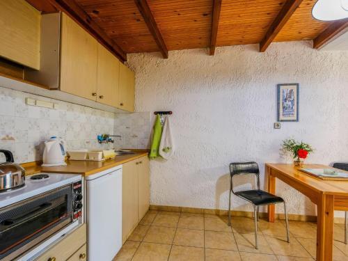 Tranquil Holiday Home In Palaiochora Near Seabeach