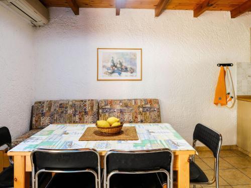 Tranquil Holiday Home In Palaiochora Near Seabeach