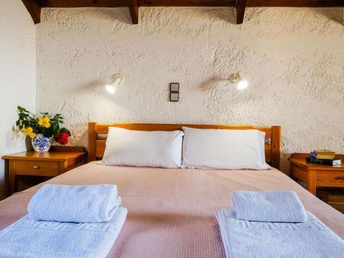 Tranquil Holiday Home In Palaiochora Near Seabeach