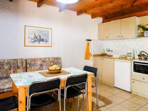 Tranquil Holiday Home In Palaiochora Near Seabeach