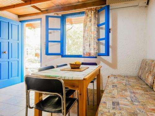 Tranquil Holiday Home In Palaiochora Near Seabeach