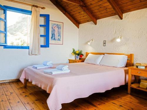 Tranquil Holiday Home In Palaiochora Near Seabeach