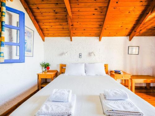 Tranquil Holiday Home In Palaiochora Near Seabeach