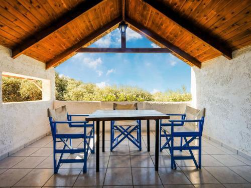 Tranquil Holiday Home In Palaiochora Near Seabeach