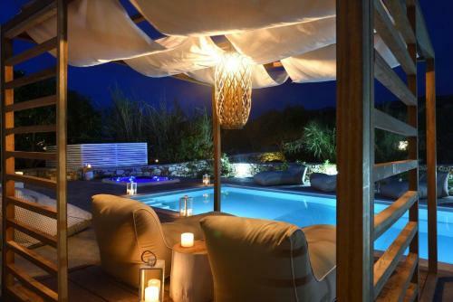 Platinum Paros Villa Villa Aiolos 4 Bedrooms Jacuzzi Ambelas