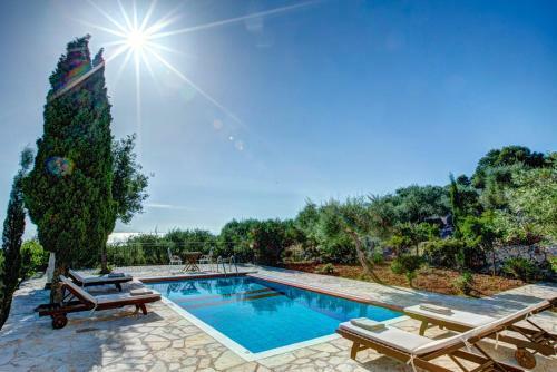 Perachori Villa Sleeps 6 Pool Air Con Wifi