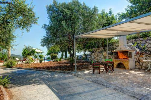 Perachori Villa Sleeps 6 Pool Air Con Wifi