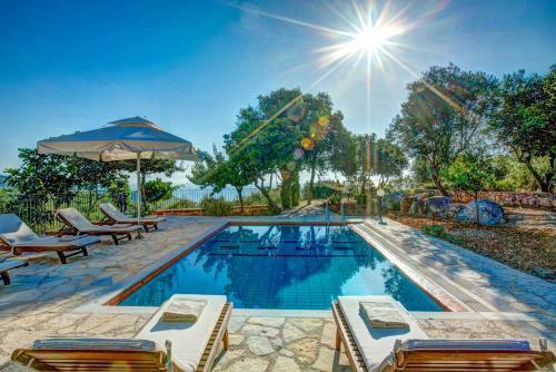 Perachori Villa Sleeps 6 Pool Air Con Wifi
