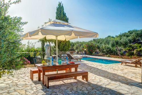 Perachori Villa Sleeps 6 Pool Air Con Wifi