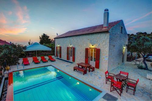 Perachori Villa Sleeps 4 Pool Air Con Wifi