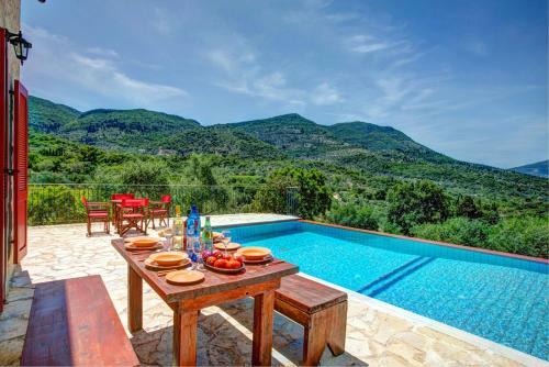 Perachori Villa Sleeps 4 Pool Air Con Wifi