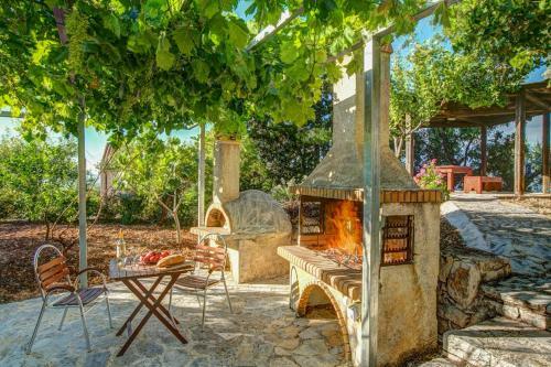 Perachori Villa Sleeps 4 Pool Air Con Wifi