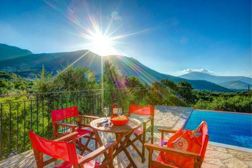 Perachori Villa Sleeps 4 Pool Air Con Wifi