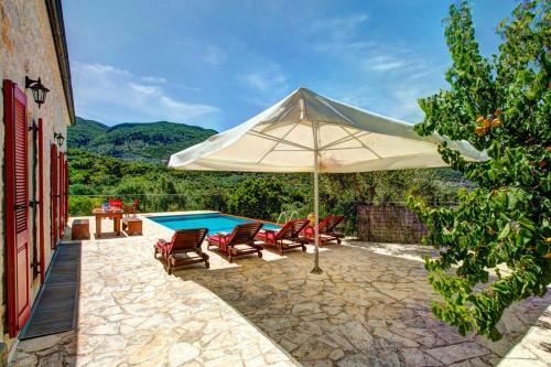 Perachori Villa Sleeps 4 Pool Air Con Wifi