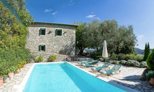 Pigadisanoi Villa Sleeps 8 With Pool Air Con And Wifi
