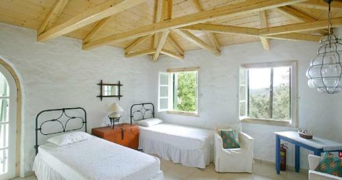 Pigadisanoi Villa Sleeps 8 With Pool Air Con And Wifi