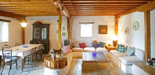 Pigadisanoi Villa Sleeps 8 With Pool Air Con And Wifi