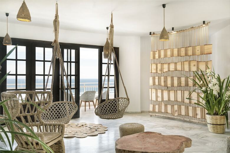 Lithos Hotel