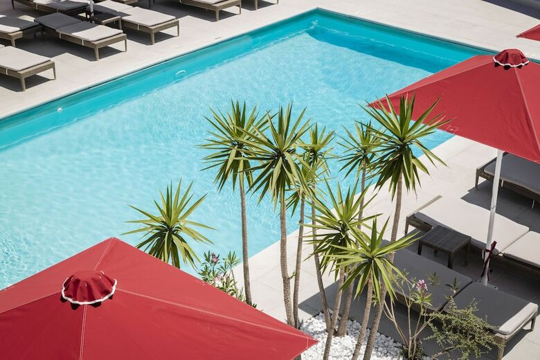 Lithos Hotel