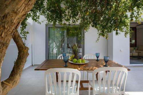 Chania- Sunny House-car Included