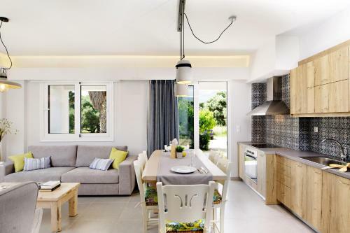 Irida Guesthouse By The Pool