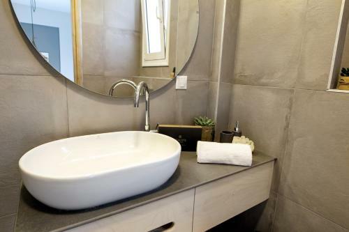 Irida Guesthouse By The Pool