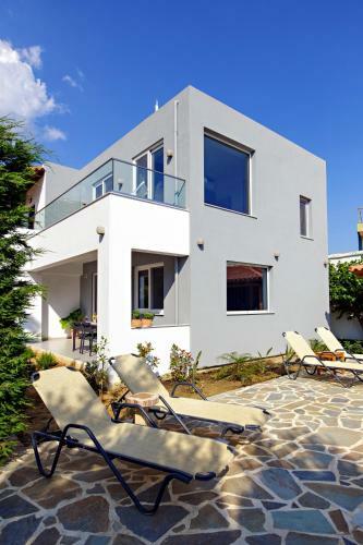 Irida Guesthouse By The Pool
