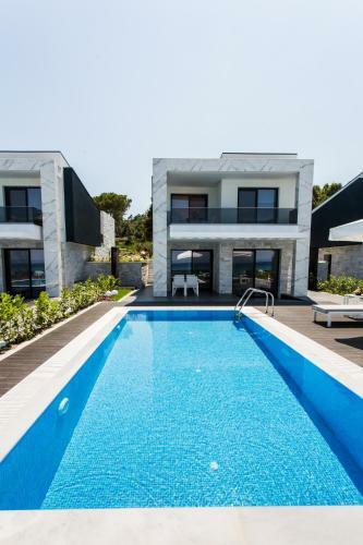 Crystal Villas & Suites