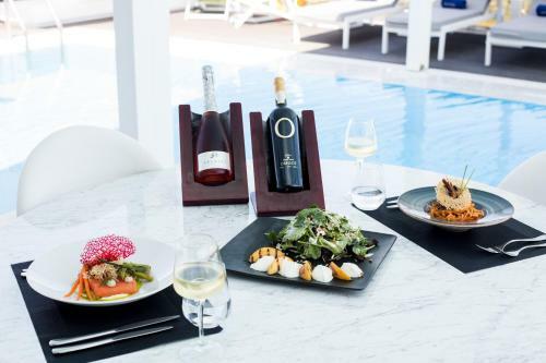 Crystal Villas & Suites