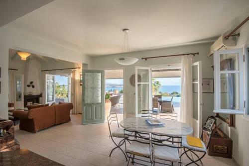Luxurious Cosy Villa Breathtaking Seaview Pool