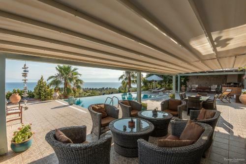 Luxurious Cosy Villa Breathtaking Seaview Pool