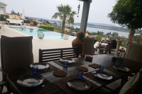 Luxurious Cosy Villa Breathtaking Seaview Pool