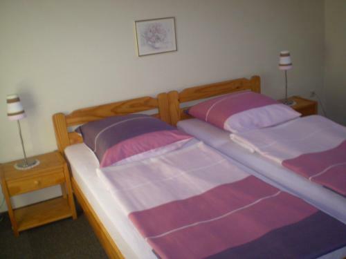 Hostal Molo U?eiga Inn