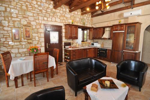 Villa Koutsoypia Stone House