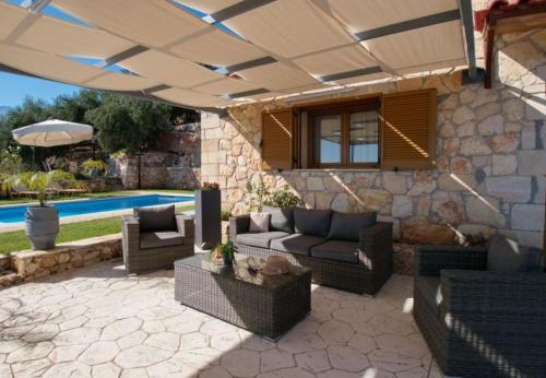 Samonas Villa Sleeps 4 With Pool And Air Con