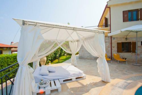 Bozis Private Pool Villa, Siviri