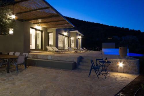 Villa Atokos