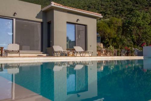 Villa Atokos