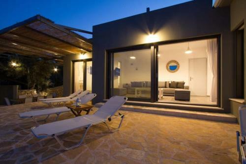Villa Atokos