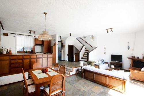Negley Sea Side Villa, Elani