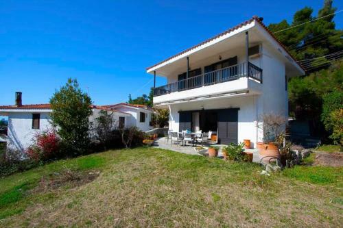 Negley Sea Side Villa, Elani