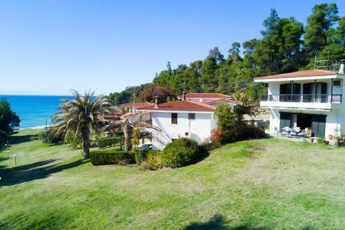 Negley Sea Side Villa, Elani