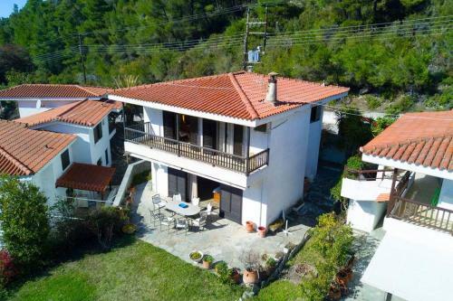 Negley Sea Side Villa, Elani