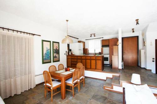 Negley Sea Side Villa, Elani